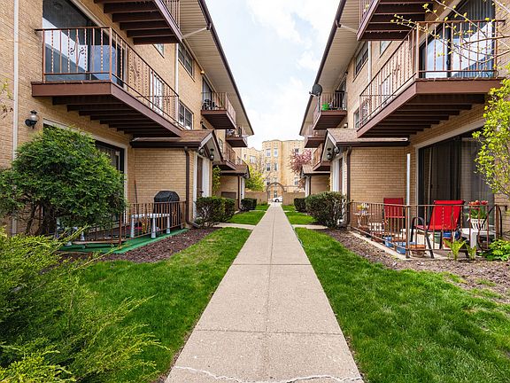 3rd image of 4659 N Milwaukee Ave #2C