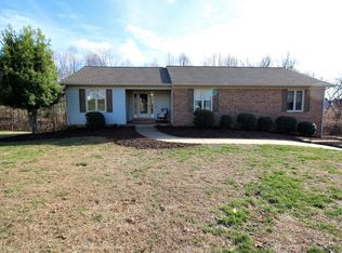 804 Crossridge Ln, Kernersville, NC 27284