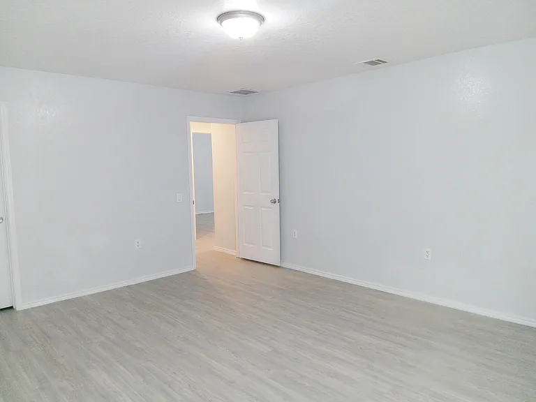 1002 Cook Bnd — Photo 10