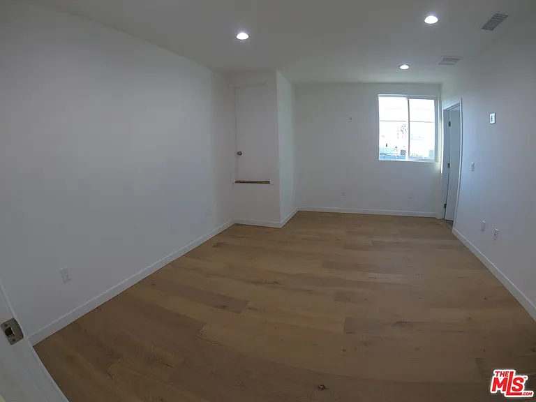 635 N Formosa Ave — Photo 16