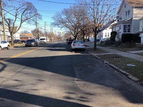 5th image of 271 Decker Ave