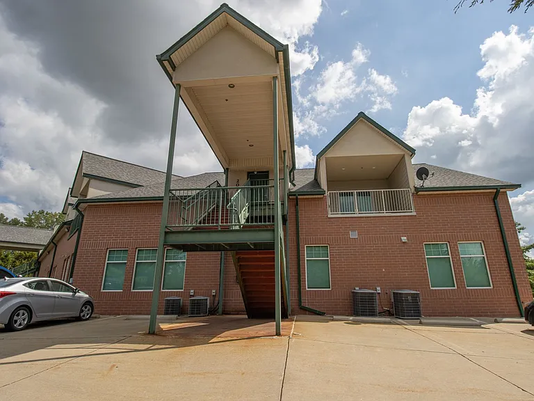 1109 Club Village Dr — Photo 22