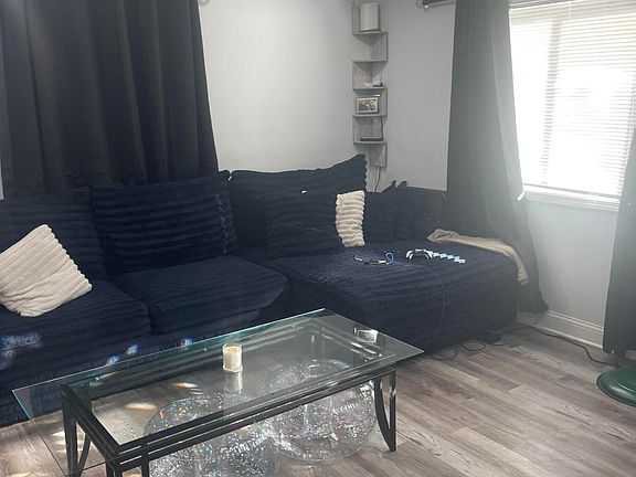 3rd image of 2016 Wright St