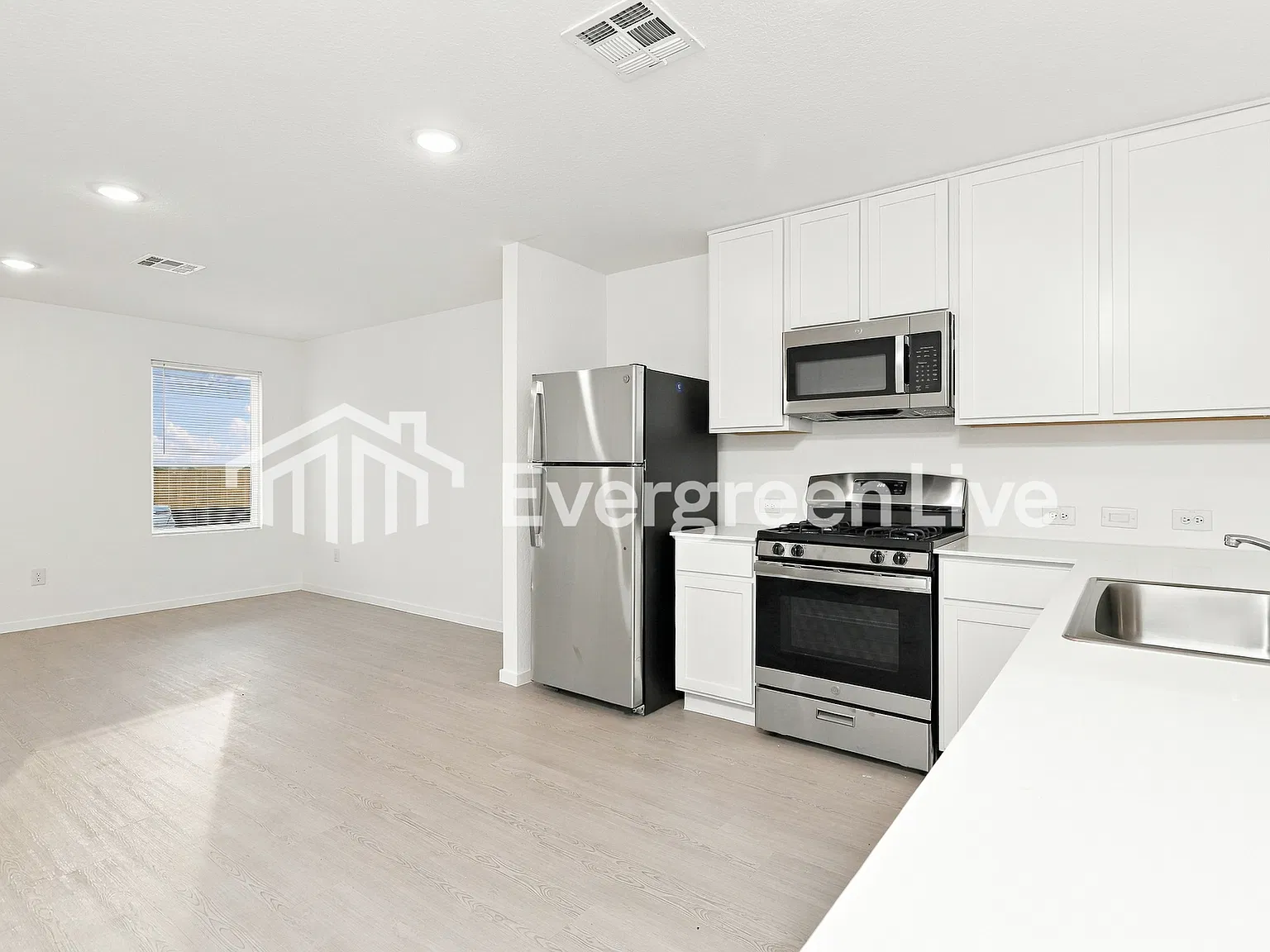 4 bed, 2.0 bath, 1375 sqft, $1,470 — Photo 3