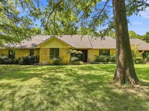 80 Elmwood Ave, Ponca City, OK 74601