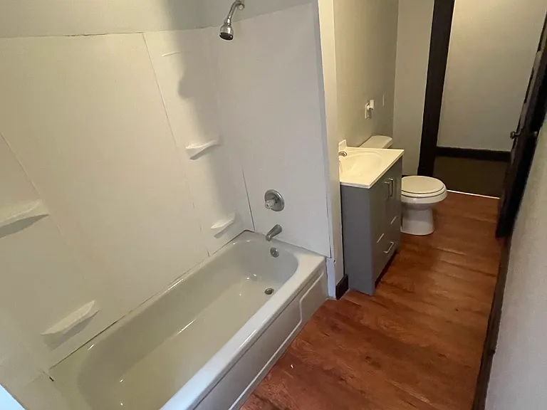228 W Delavan Ave #LOWER FLOOR — Photo 6
