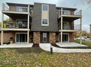 604 W 65th St APT 4, Westmont, IL 60559