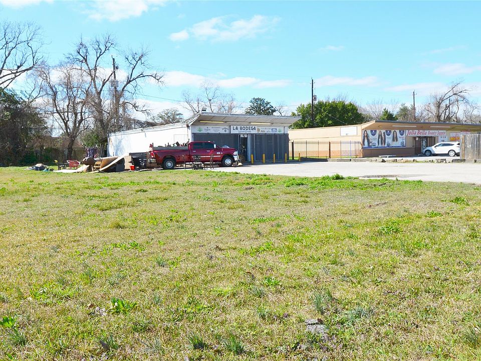 1st image of 10013 W Montgomery Rd