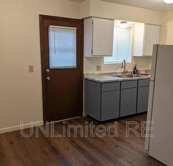 321 N Park St #C — Photo 13