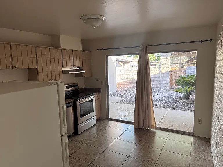 3240-3242 E Monte Vista Dr #3240 — Photo 5