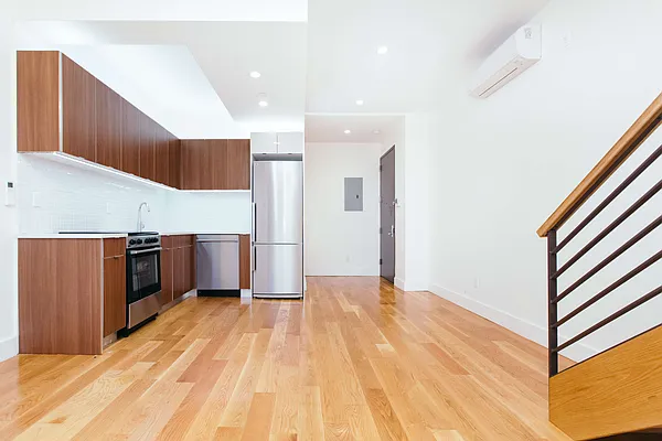 Rented by Nooklyn NYC LLC | media 54