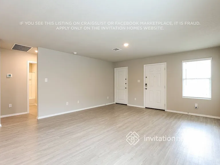 140 Hollywood Dr — Photo 4