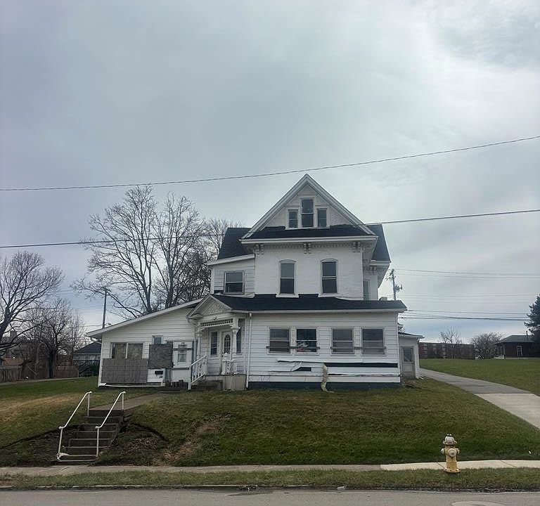 1st image of 245 W 4th St