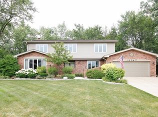 11347 Arrowhead Trl, Indian Head Park, IL 60525