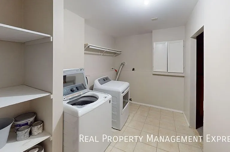 3920 S Stanford Ave — Photo 11