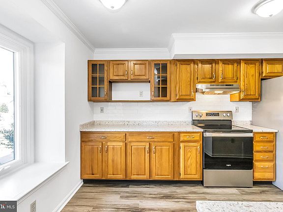 4th image of 503 Pinebrooke Cir