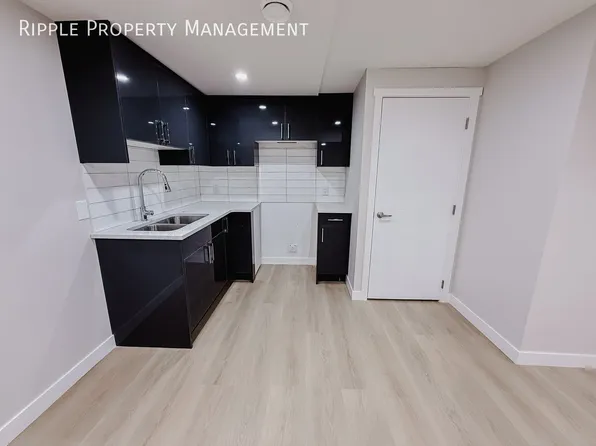 612 56th Ave SW, Calgary, AB T2V 0G8