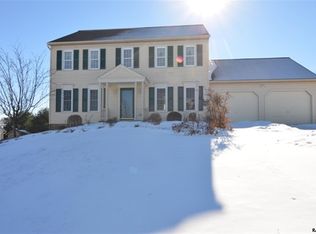 704 Beverly Hills Ct, Red Lion, PA 17356