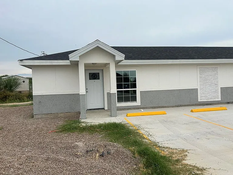 2458 De Leon Dr — Photo 1
