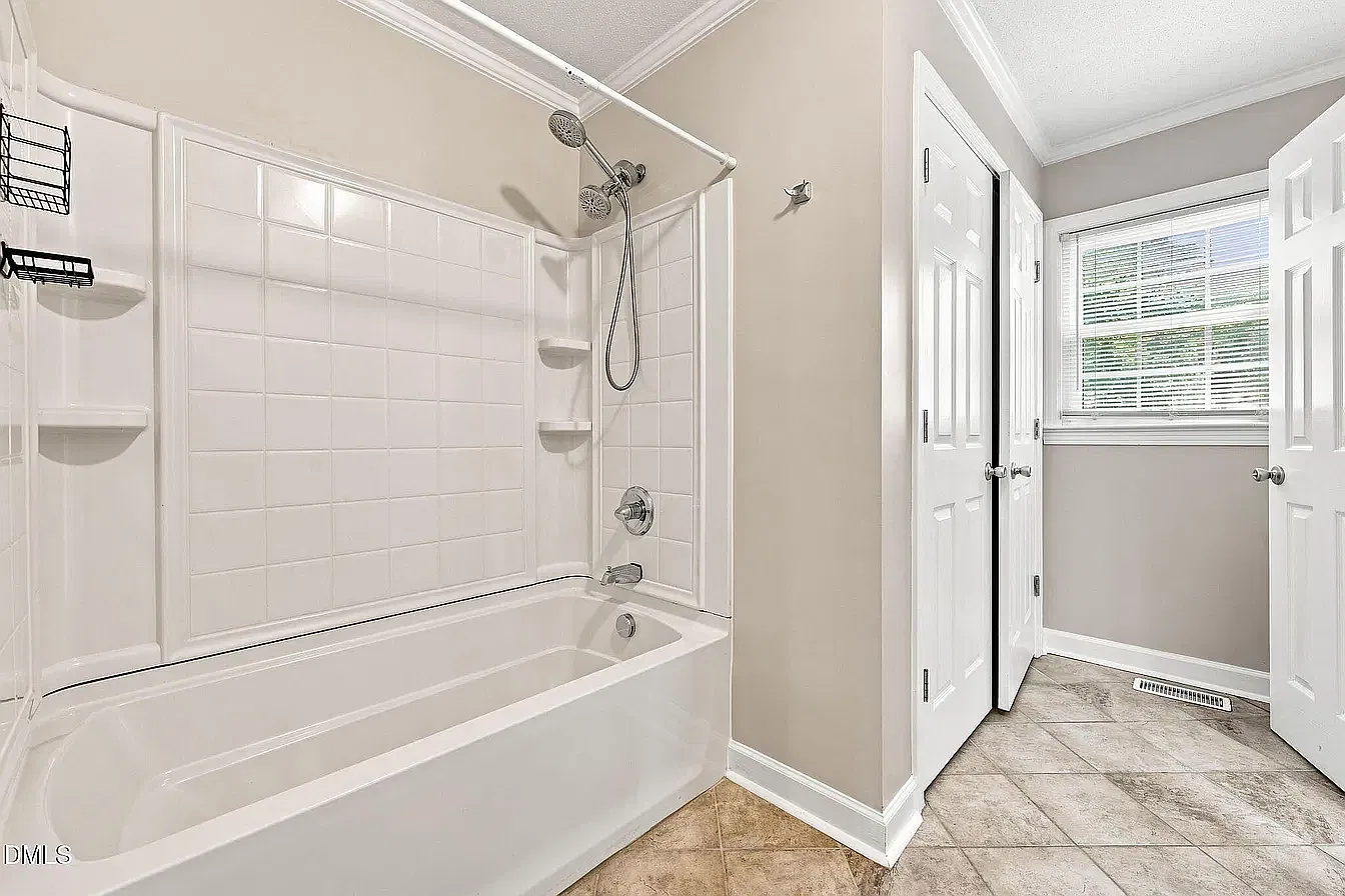 3 bed, 2000 sqft, $1,600 — Photo 3