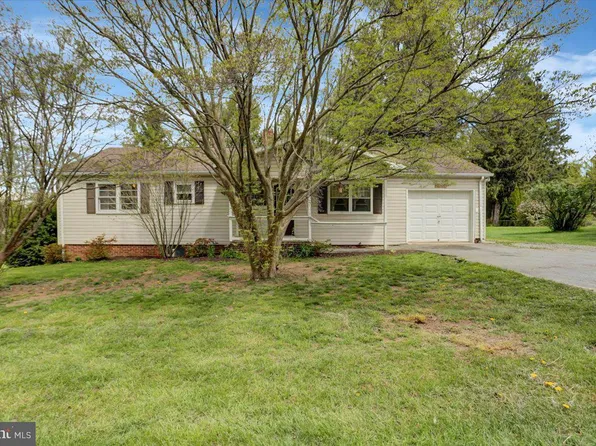 15431 Orchard Ave, Blue Ridge Summit, PA 17214