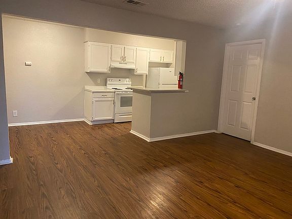 3rd image of 3518 Grant Ave APT 101
