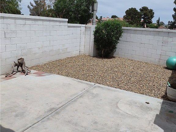 2nd image of 2804 Briar Knoll Dr