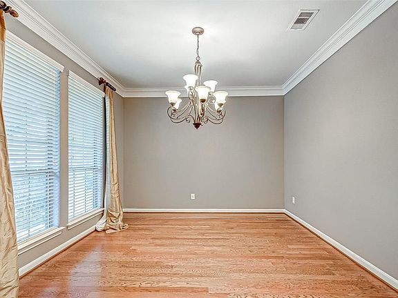 3rd image of 25223 Walter Peak Ln