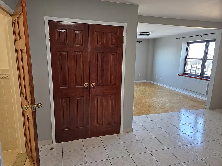 2401 Berg Ave — Photo 5