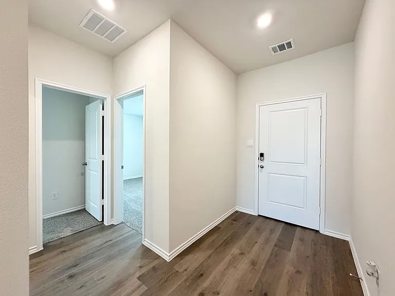 1116 Riverbrook Ln — Photo 2