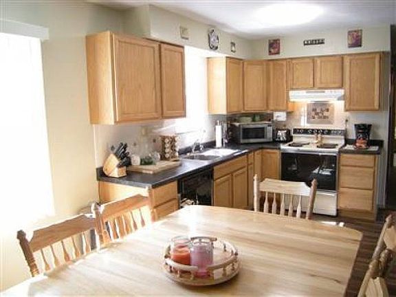 Updated Eat-in Kitchen