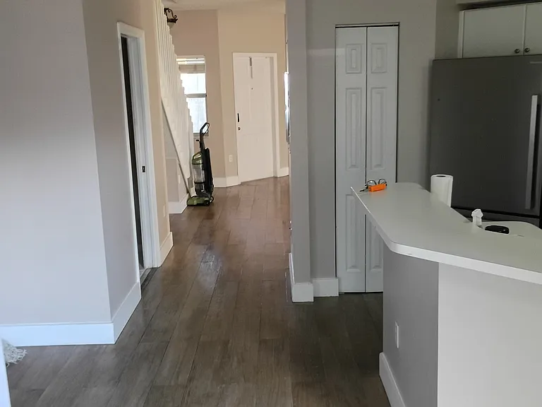 2318 SE 23rd Ave — Photo 4