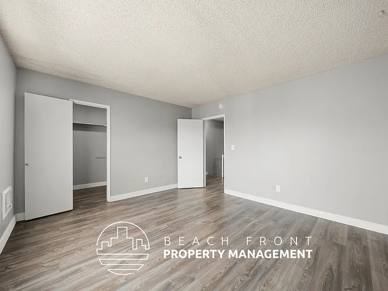 910 Enterprise Ave. — Photo 15