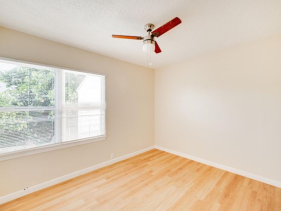 5th image of 622 Salem St #622