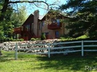 100 Oak View Dr, Lapeer, MI 48446