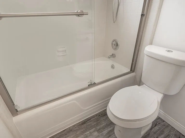 1527 Yale St #6 — Photo 33