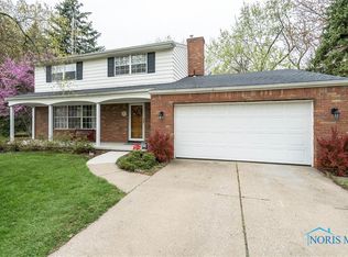 120 Twinbrook Dr, Perrysburg, OH 43551