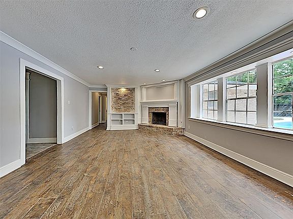 2nd image of 1102 Baffin Ln