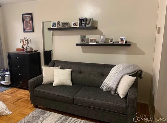 Rented by City Connections Realty | media 6