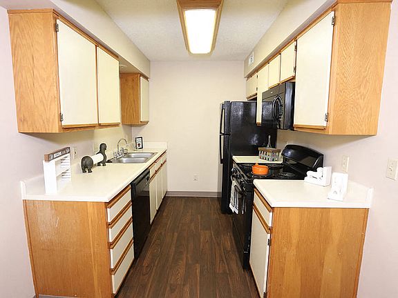 Kitchen with Dishwasher, Microwave and More!