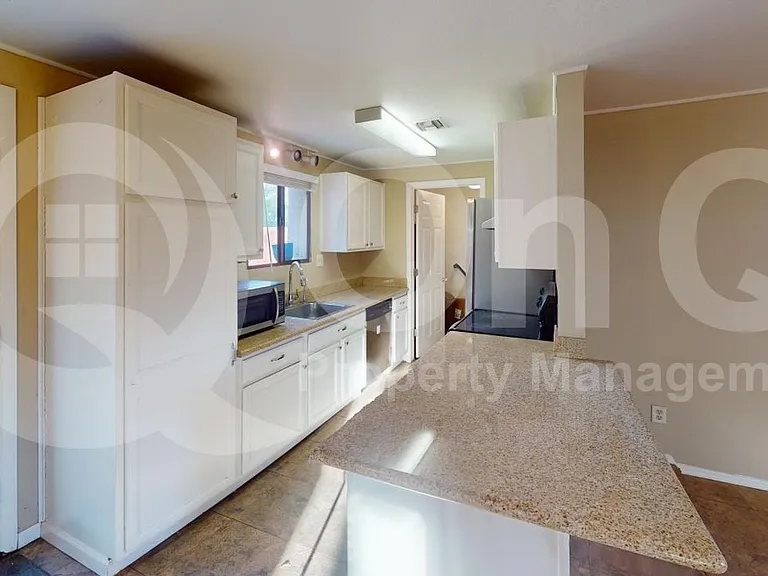 4937 E Rosewood St — Photo 3