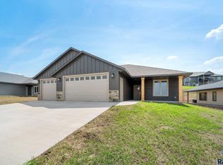 1601 W Burton Dr, Brandon, SD 57005