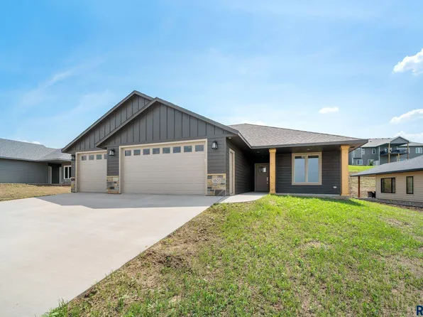 1601 W Burton Dr, Brandon, SD 57005