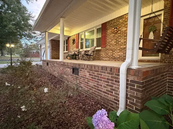 1010 9th St NW, Arab, AL 35016