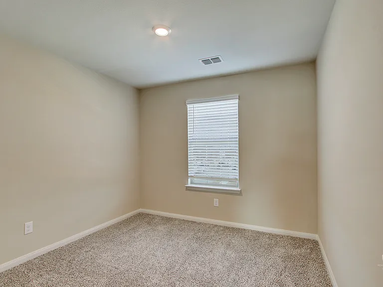 3217 Bowen St — Photo 19