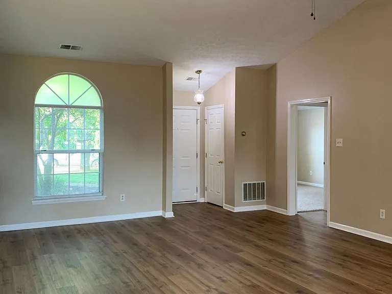 213 Copperfield Ln #213 — Photo 4