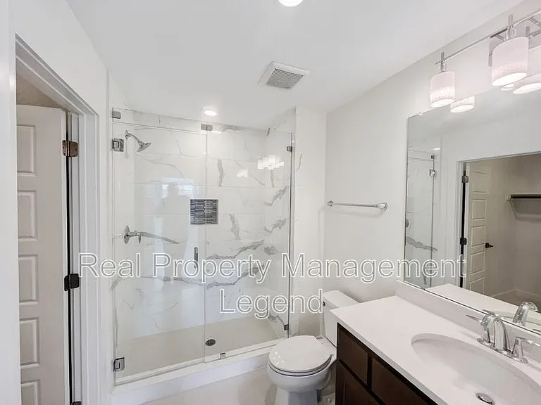 809 Jamestown Ln — Photo 7