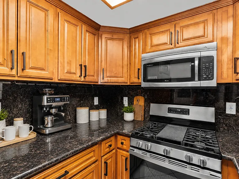 121 Polk St — Photo 9