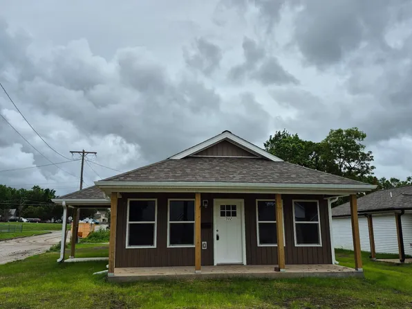 406 W Daugherty St, Carterville, MO 64835