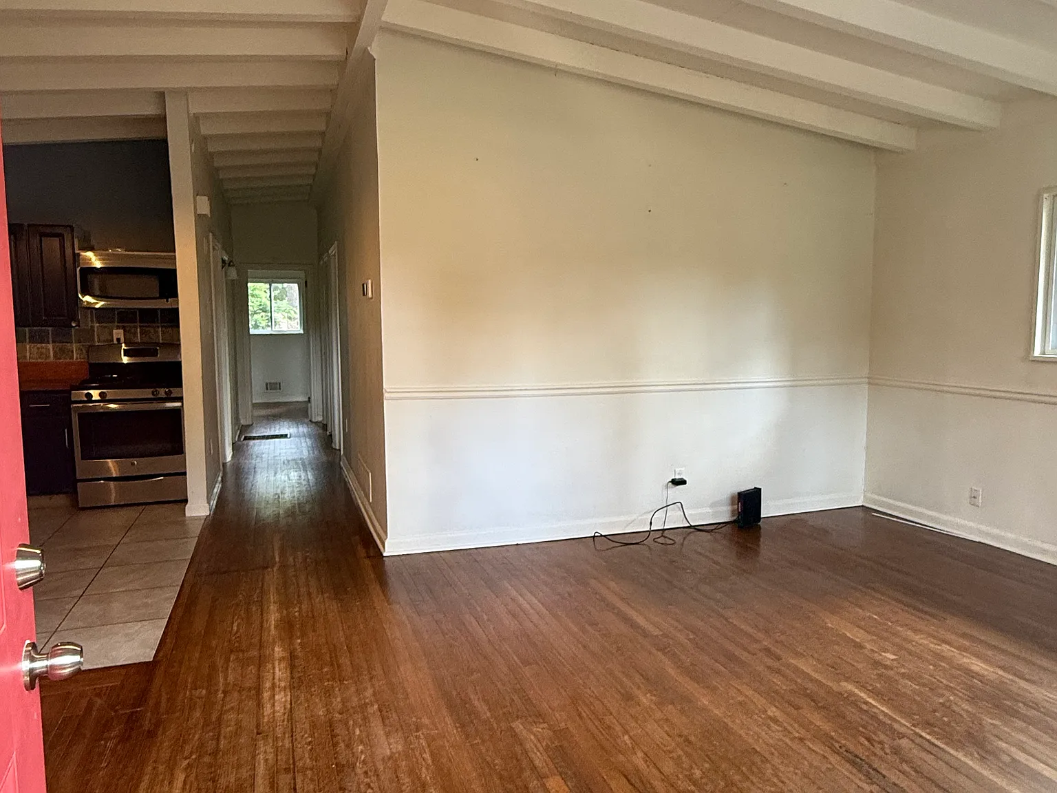 3 bed, 1100 sqft, $1,700 — Photo 2